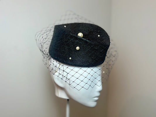 Vintage-Inspired Black Pillbox Hat with Veil and Pearl Embellishments