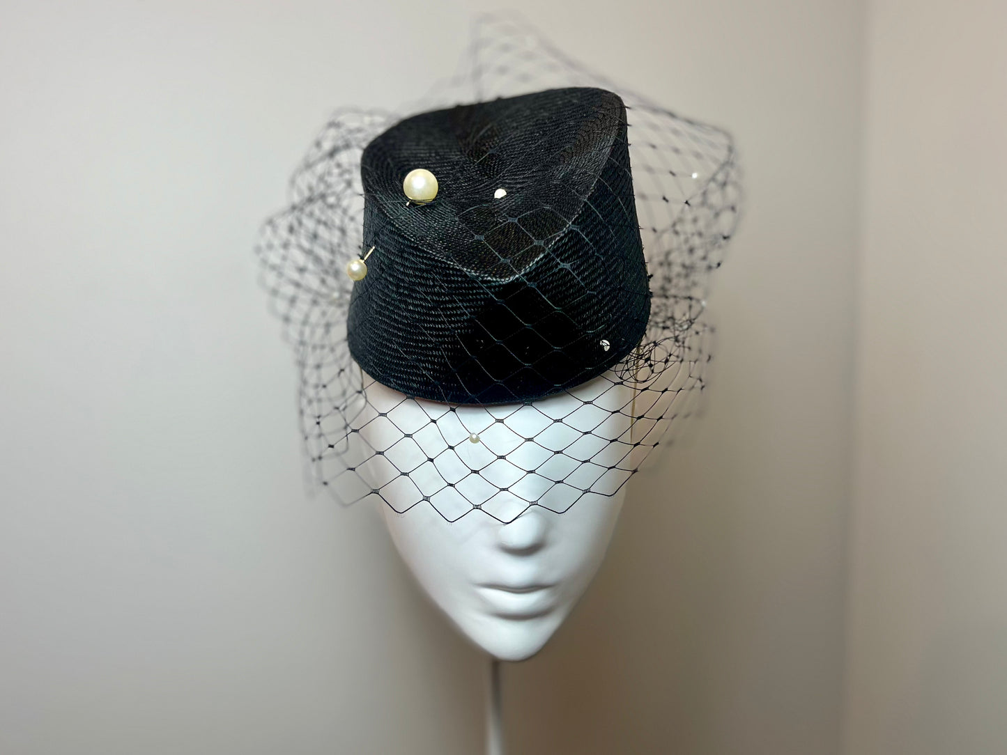 Vintage-Inspired Black Pillbox Hat with Veil and Pearl Embellishments