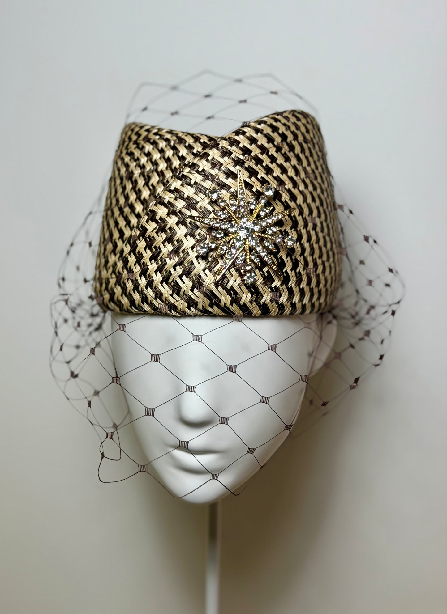 Vintage inspired woven pillbox