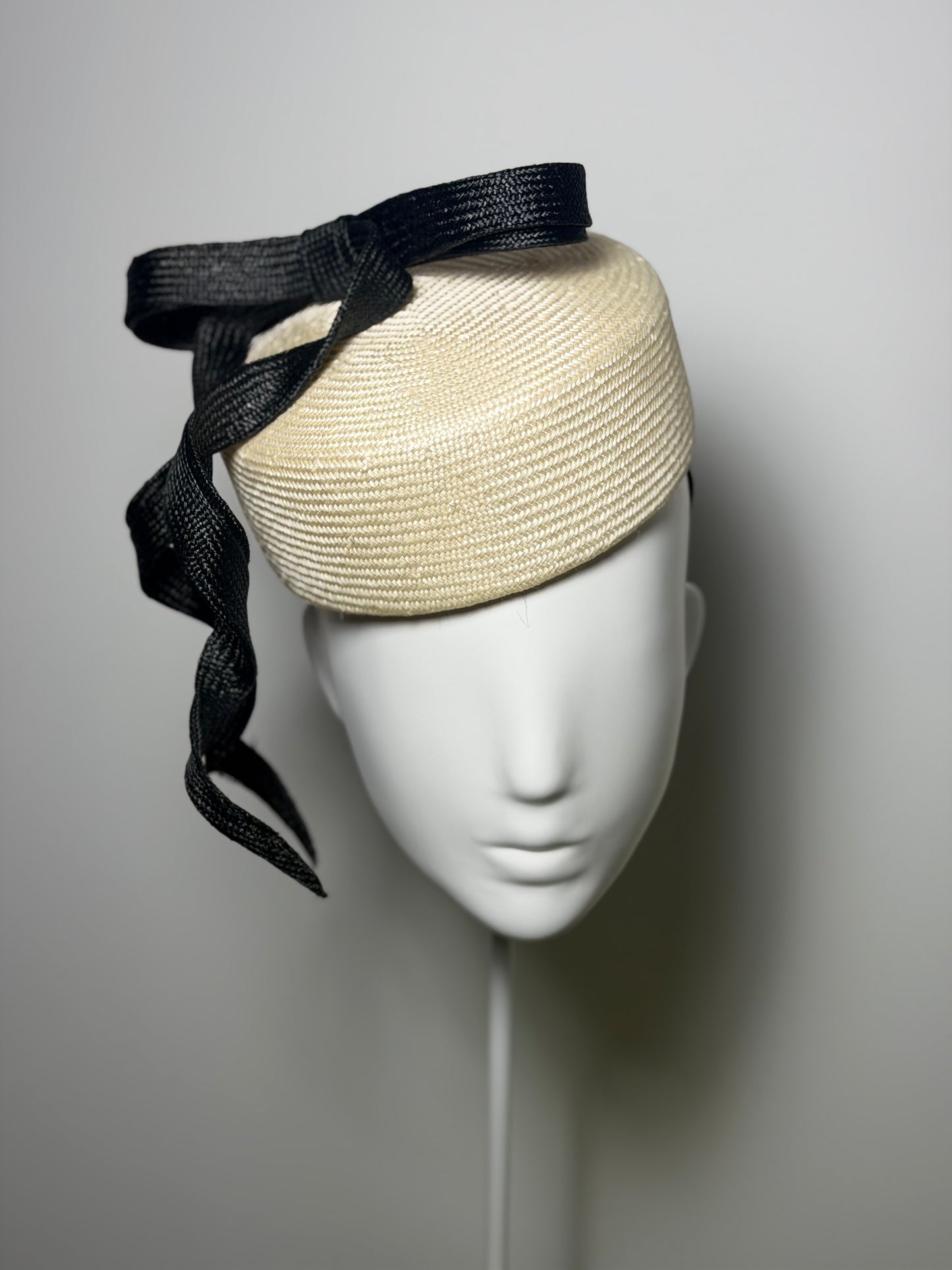 Ivory with sculptured ribbon pillbox